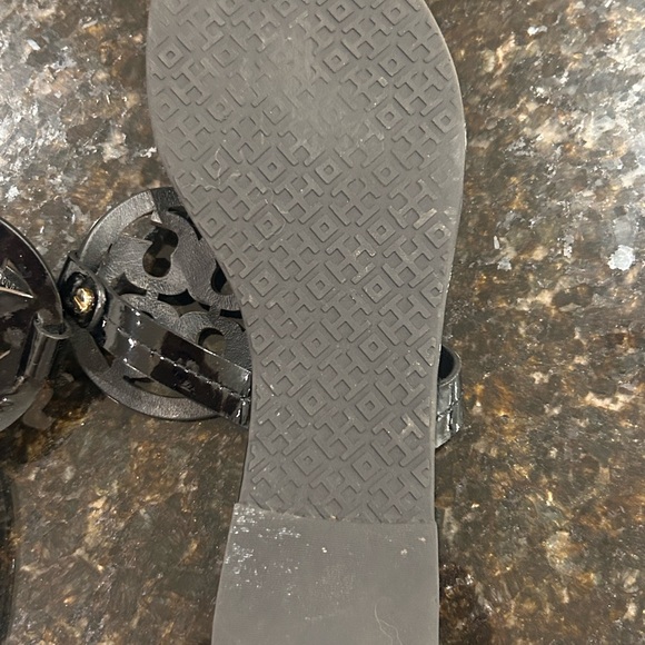 Tory Burch MILLER Classic Patent Leather Sandal SIZE 9 1/2 - Picture 6 of 6